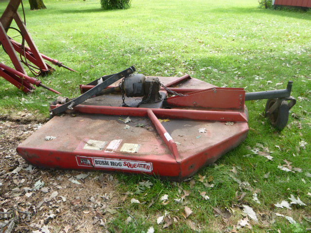 lot 9 image: Bush Hog Squealer