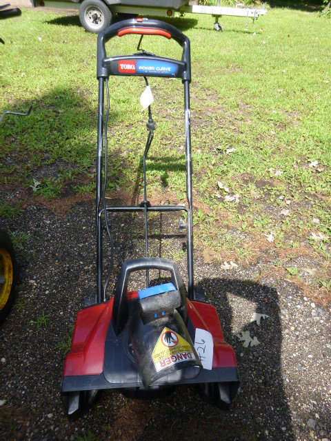 lot 26 image: Like New Toro Snowshovel Power Curve