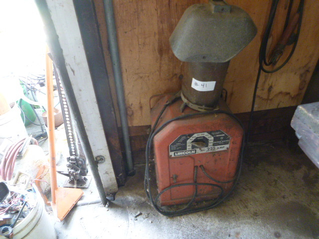 lot 40 image: Lincoln 225 Arc Welder