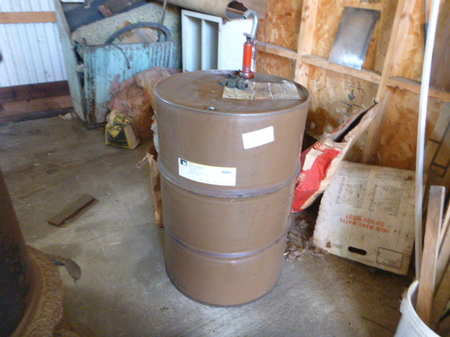 lot 43 image: John Deere Plus 50 Oil 15W-40