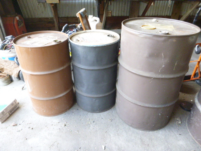 lot 45 image: 3 Steel Barrels