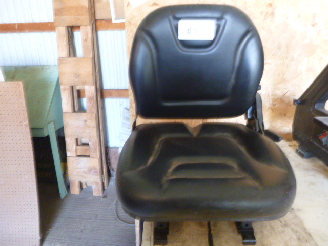 lot 47 image: New Garden Tractor Seat