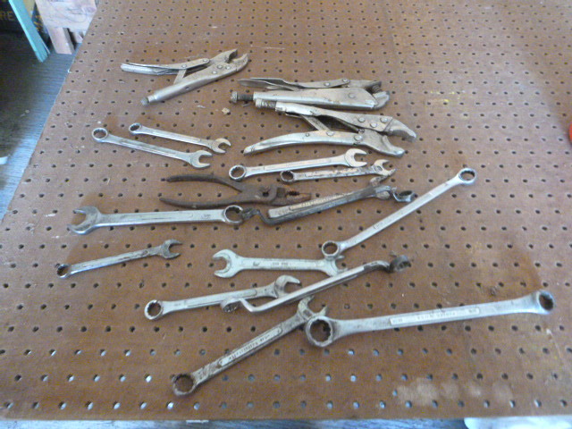 lot 57 image: Lot of Wrenches