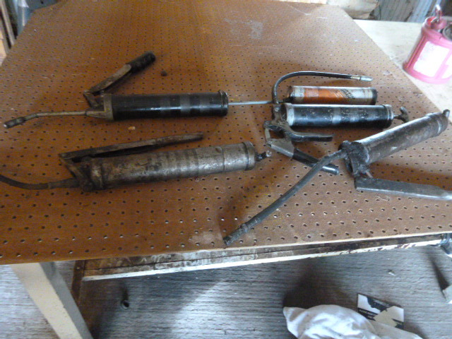 lot 59 image: Grease Guns