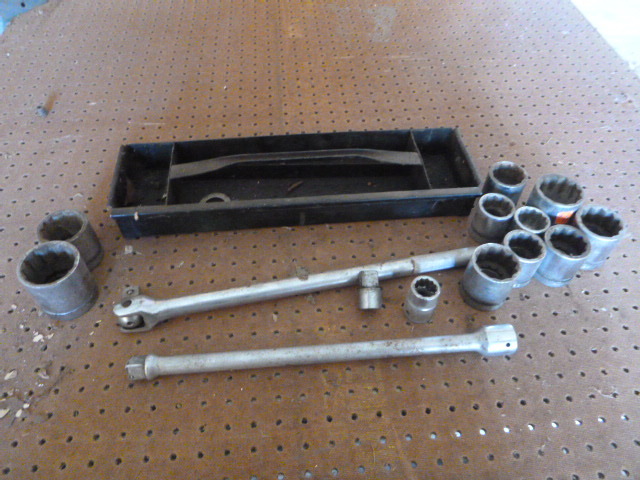 lot 63 image: 34 Sockets