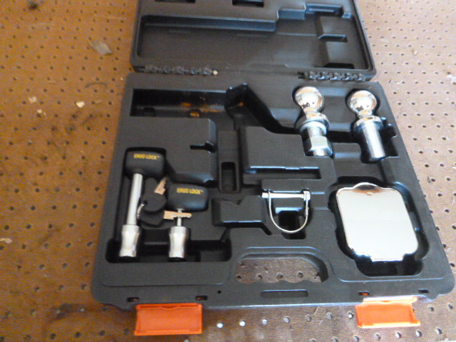 lot 72 image: New Ergo Clip, Locks and Balls