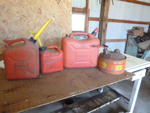 lot 74 image: 4 Gas Cans