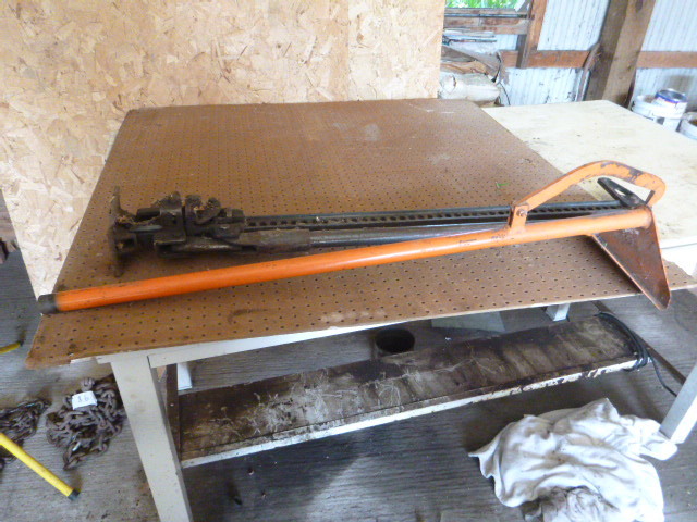 lot 94 image: Bumper Jack and Log Roller
