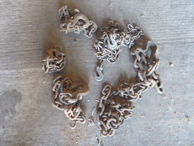 lot 99 image: Chains