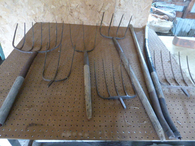 lot 114 image: Miscellaneous Silage and Hay Forks