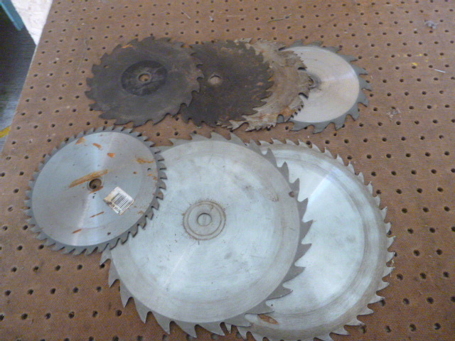 lot 123 image: Saw Blades