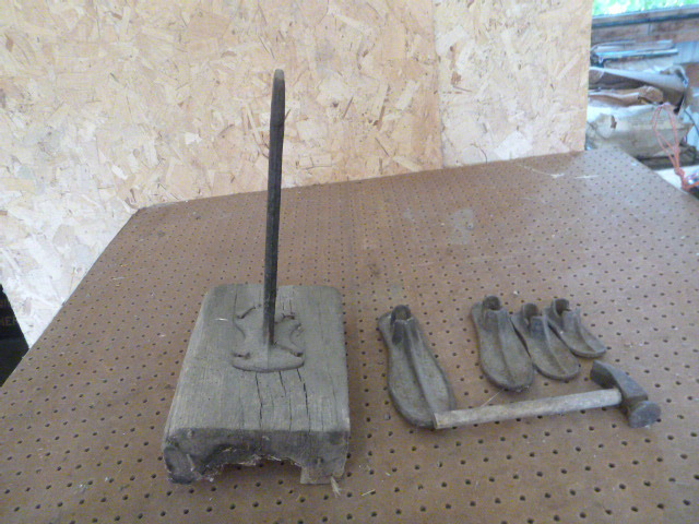 lot 135 image: Vintage Cobbler Tools