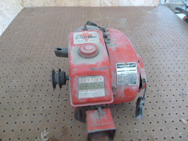 lot 142 image: Clinton 2 34 HP Motor