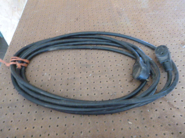 lot 147 image: 220 Electrical Cord