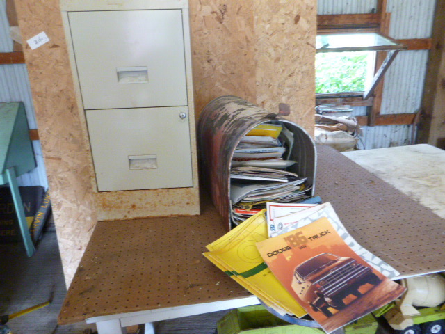 lot 149 image: 2 Drawer File Cabinet