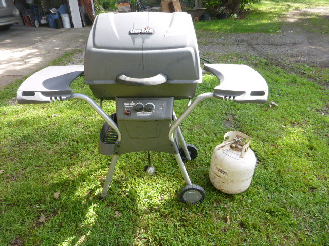 lot 153 image: Char-Broil Grill