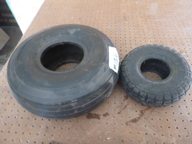 lot 156 image: 2 Tires
