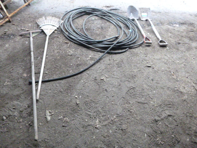 lot 174 image: Garden Tools
