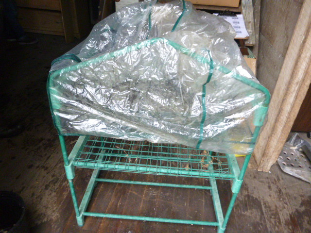 lot 200 image: Mini Green House