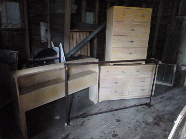 lot 201 image: 4 Piece Bedroom Set