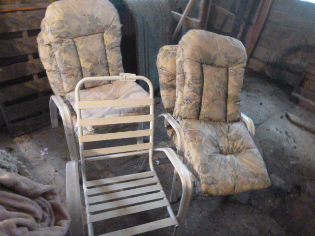 lot 215 image: 3 Patio Chairs