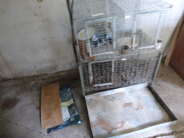 lot 220 image: 2 Rabbit Cages