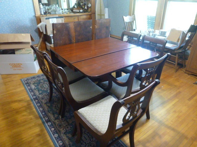 lot 223 image: Duncan Phyfe Drop-Leaf Dining Table with 6 Chairs