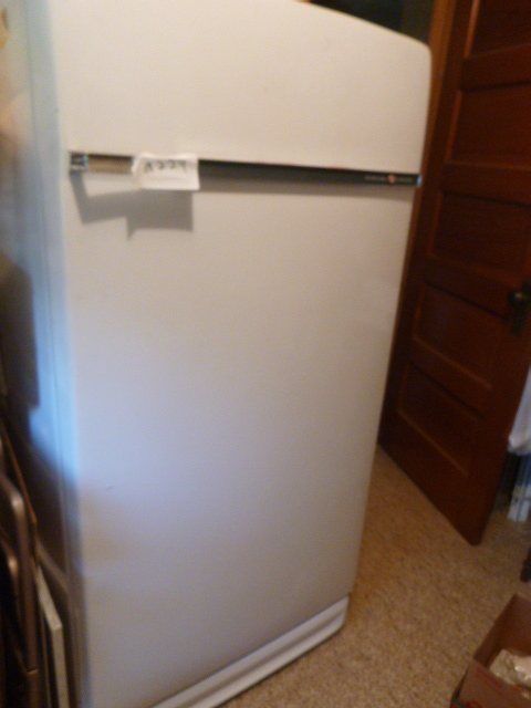 lot 224 image: Vintage General Electric RefrigeratorFreezer