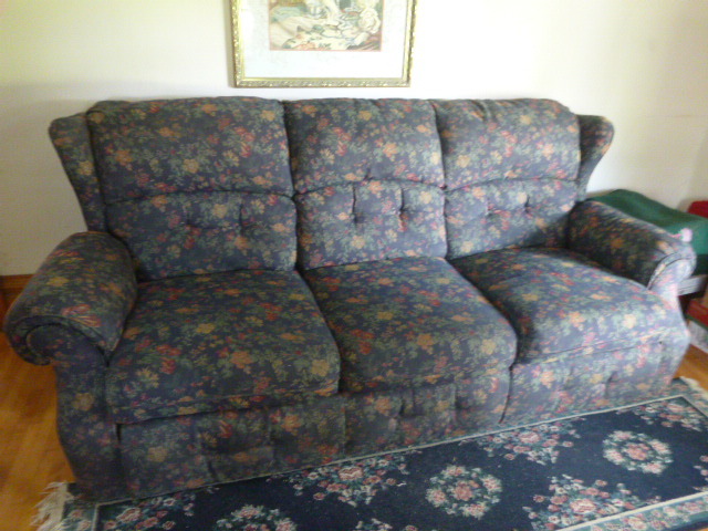 lot 227 image: Couch with Ends Reclining