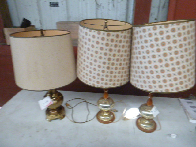lot 228 image: 3 End Table Lamps