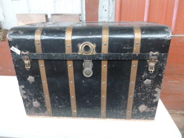 lot 231 image: Vintage Metal Trunk