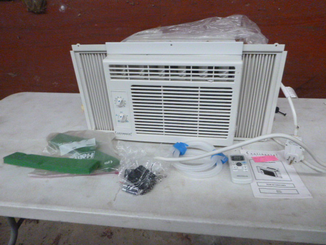 lot 239 image: Continental Room Air Conditioner