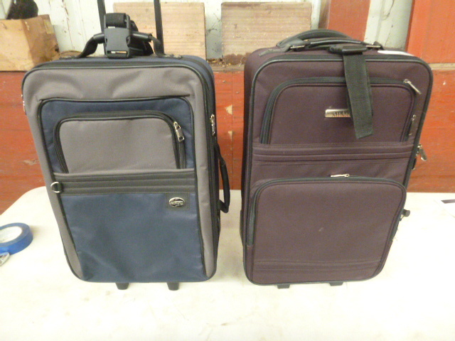 lot 243 image: 2 Suitcases