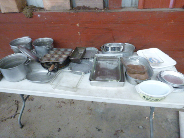 lot 254 image: Pots, Pans and Bakeware