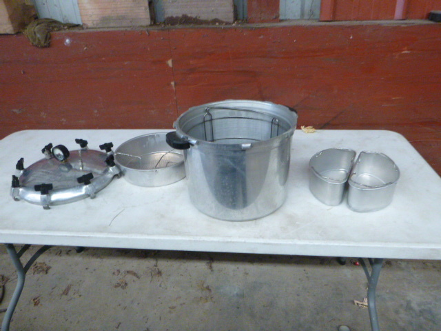 lot 256 image: Home Deluxe Pressure Cooker