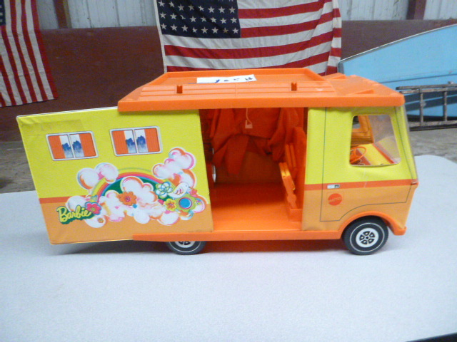 lot 281 image: Barbie Country Camper