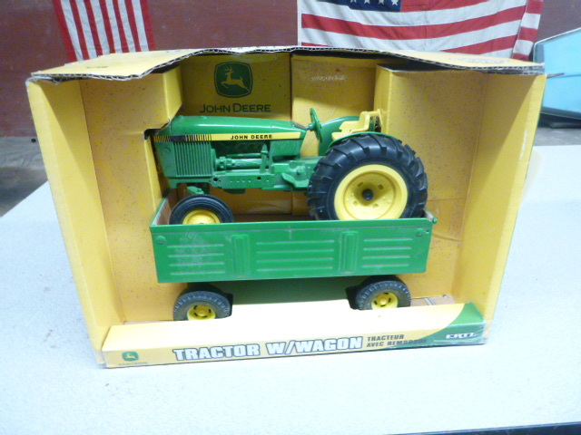 lot 291 image: Ertl John Deere Die-Case Tractor with Wagon