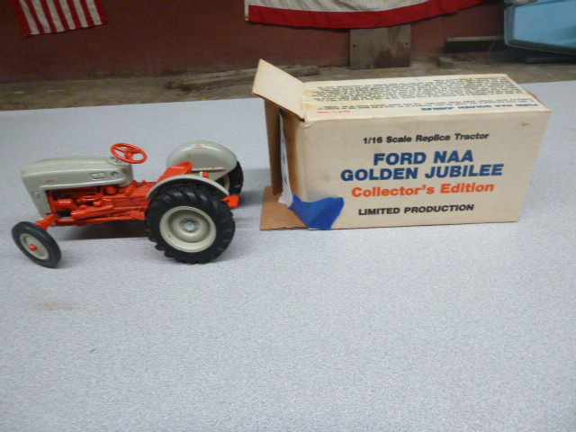 lot 293 image: Ford NAA Golden Jubilee Replica Die-Cast Tractor