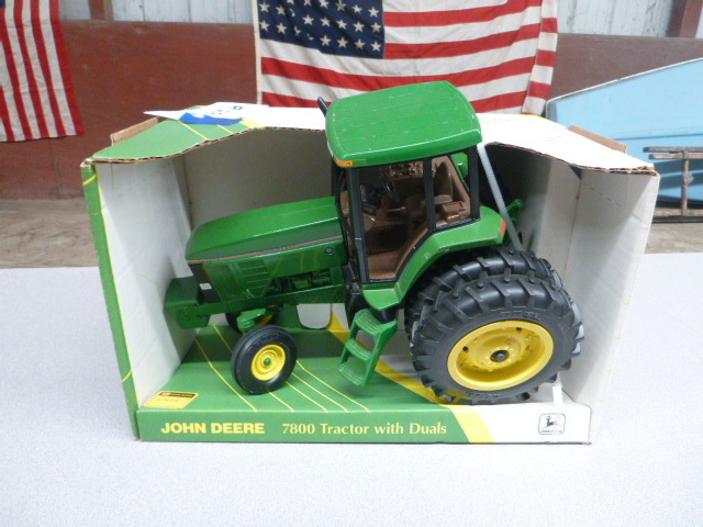 lot 296 image: Ertl John Deere 7800 Row Crop Die-Cast Tractor with Duals