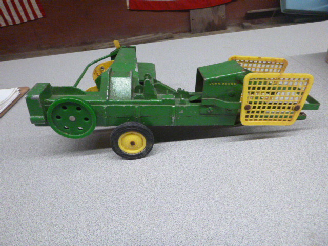 lot 304 image: John Deere Die-Cast Baler