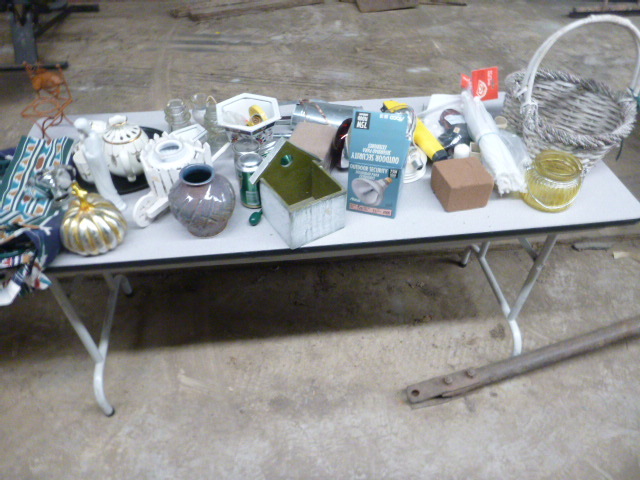 lot 319 image: Miscellaneous Home Dcor