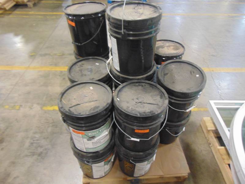lot 502 image: Roof SealantCement 4.75 Gallon Pales - Entire Pallet