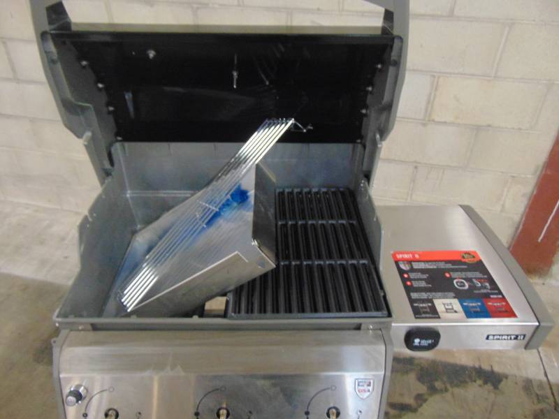 lot 519 image: Weber Spirit II E-310 3-Burner Propane Gas Grill in Black 45010001