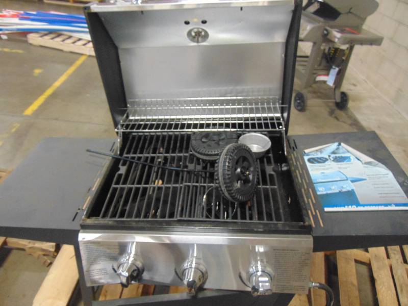 lot 528 image: Blue Rhino Black And SilverPorcelain And Stainless Steel 3-Burner Liquid Propane Gas Grill GBC1932L
