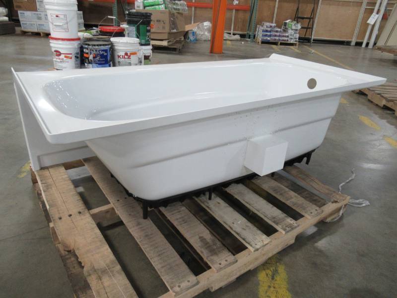 lot 29 image: Delta Classic 40034L 5 ft. Left-Hand Drain Acrylic Soaking Tub in High Gloss White - In nice condition.