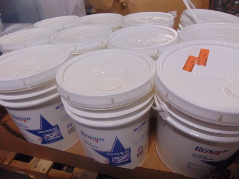 lot 576 image: Renown High-Gloss Floor Finish, 5 Gallon Pales - Entire Pallet