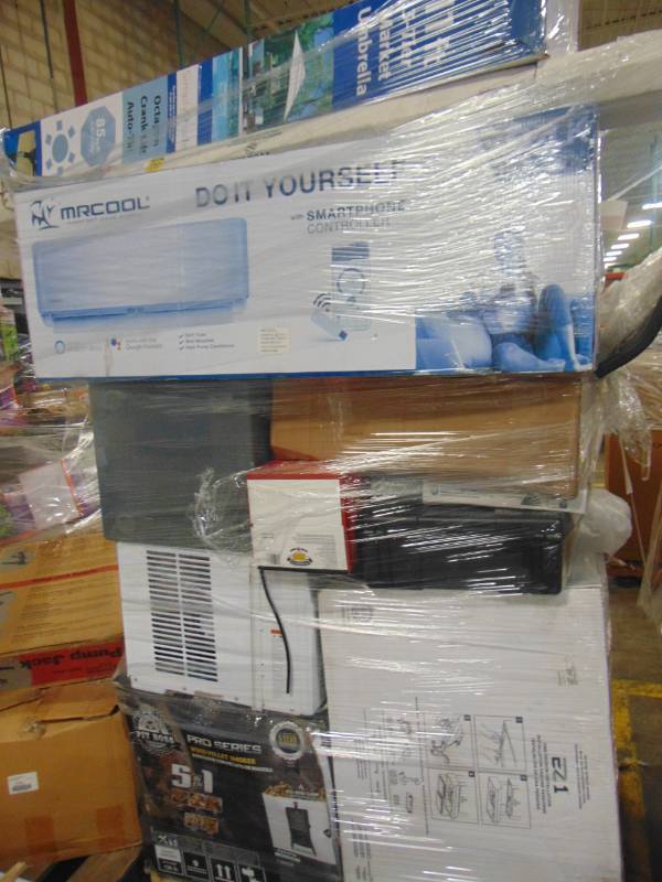 lot 582 image: WHOLESALE MIXED PALLET OF RETURNS - OUTDOOR POWER, AC UNITS, SMOKER AND MORE