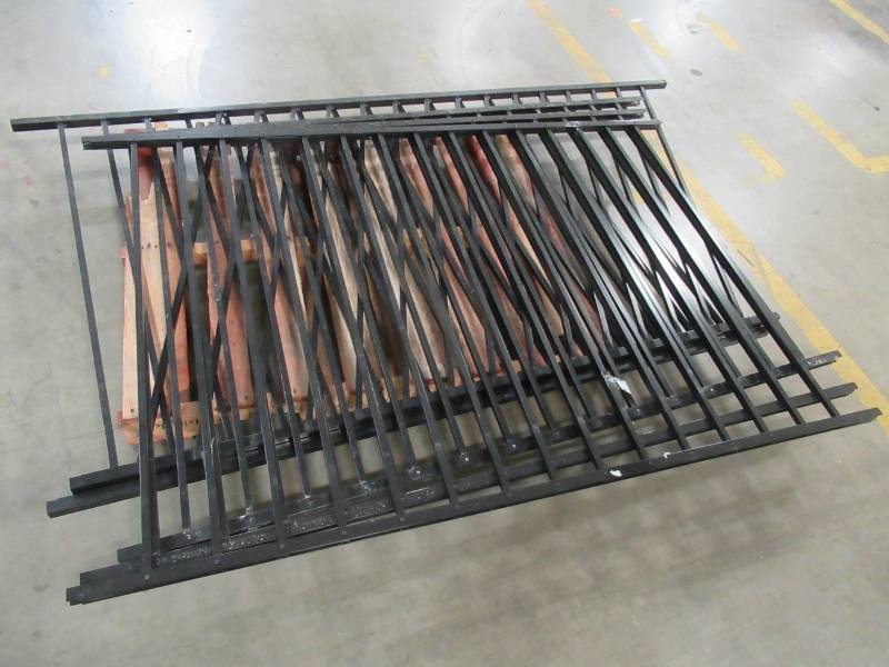 lot 8 image: 5 Ironcraft (Actual 4 x 6 Eastham Black Powder-Coated Aluminum Decorative Metal Fence Panels 833797