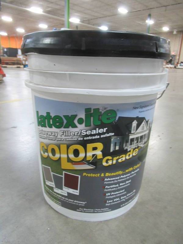 lot 46 image: Latex-Ite 4.75 Gal. Color Grade Blacktop Driveway FillerSealer in Dover Grey, 11320