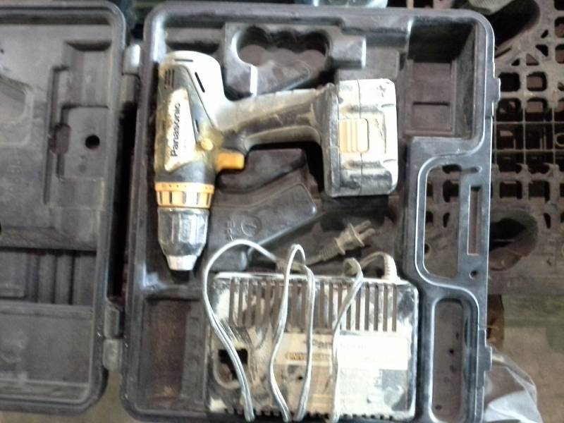 Panasonic 15.6VDC Drill and Driver EY6432, Battery, Charger, Case